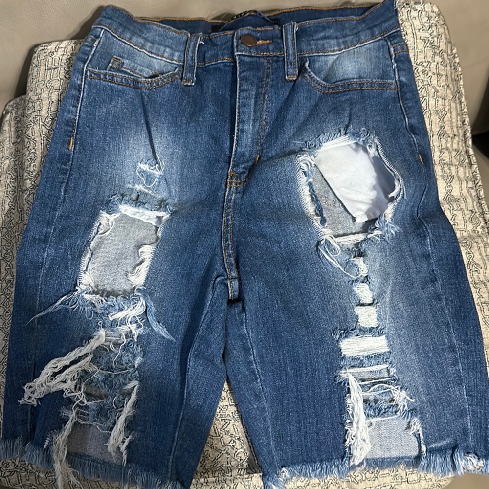 Fashion Nova - Distress Stretch -  Jean Shorts